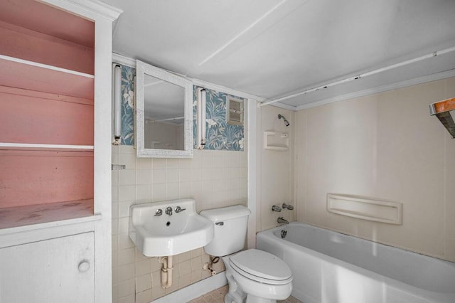 511 Ocean Ave, Wells, ME 04090 - bathroom with shower / bathtub combination and tile walls