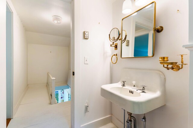 419 River Rd, Newcastle, ME 04553 - bathroom with baseboards
