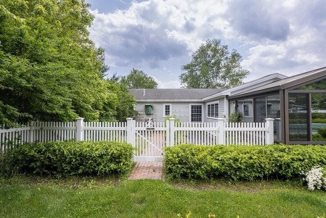 8 Broad Cove Rd, Cape Elizabeth, ME 04107 - rear view of house featuring a gate