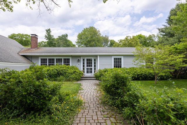 8 Broad Cove Rd, Cape Elizabeth, ME 04107 - ranch-style house featuring a chimney, a shingled roof, and a front lawn