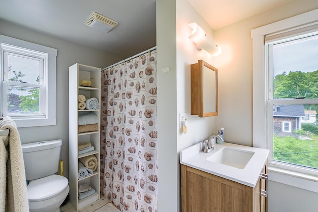 16 Lawn Ave, Rockland, ME 04841 - full bathroom with vanity and a shower with curtain