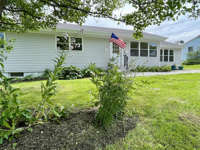 10 Crawford Dr, Bath, ME 04530 - ranch-style home with a front lawn