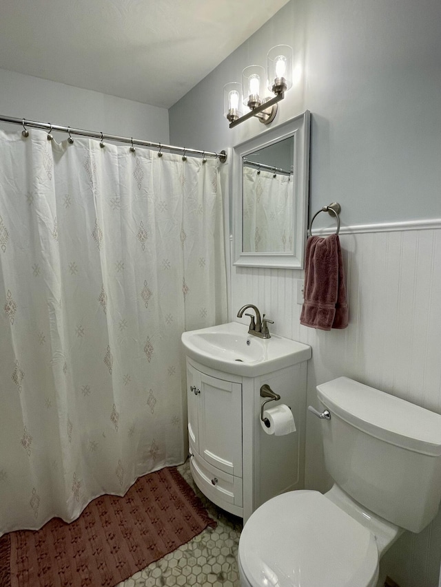 10 Crawford Dr, Bath, ME 04530 - full bath with vanity, toilet, and curtained shower