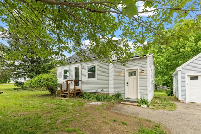 156 Lebanon Rd, North Berwick, ME 03906 - view of front of house with dirt driveway, a front yard, and a garage