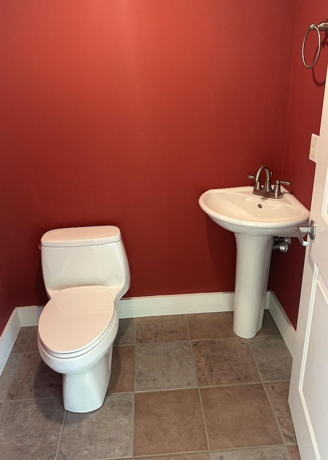 60 Cobb Rd, Belfast, ME 04915 - bathroom featuring toilet, baseboards, and a sink