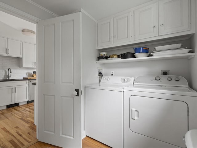2593 Bristol Rd, Bristol, ME 04554 - laundry room featuring washer and clothes dryer and light wood-type flooring