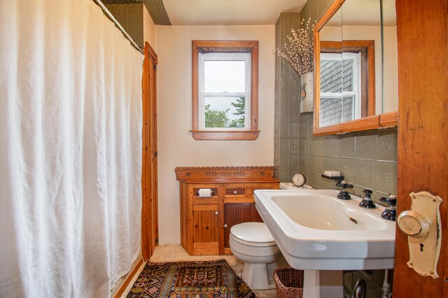 511 Main Rd, Phippsburg, ME 04562 - full bath featuring toilet and a shower with shower curtain