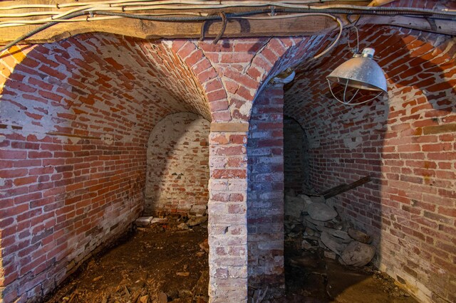 511 Main Rd, Phippsburg, ME 04562 - detailed view of brick siding