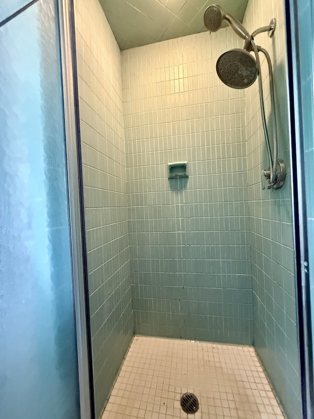 54 Pine Ledge Rd, Bangor, ME 04401 - full bathroom with a tile shower
