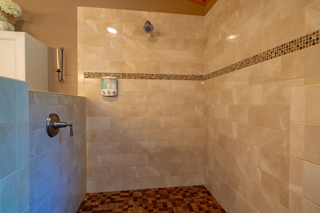172 Hoxie Hill Rd, Orrington, ME 04474 - full bathroom featuring tiled shower