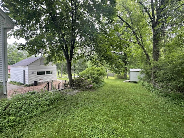 31 Vivian St, Auburn, ME 04210 - view of green lawn