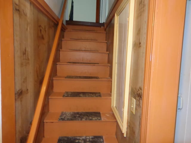 27 Grove St, Sanford, ME 04083 - view of staircase