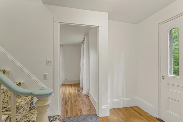 565 Bagaduce Rd, Brooksville, ME 04617 - foyer featuring light wood-style flooring and baseboards