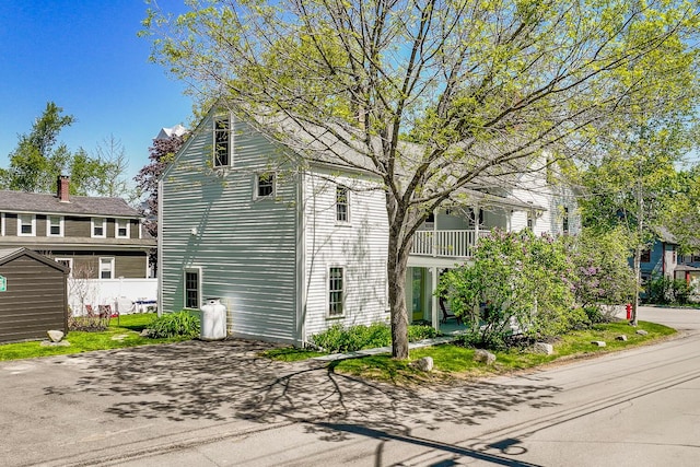 86 High St, Belfast, ME 04915 - view of front of house with a balcony