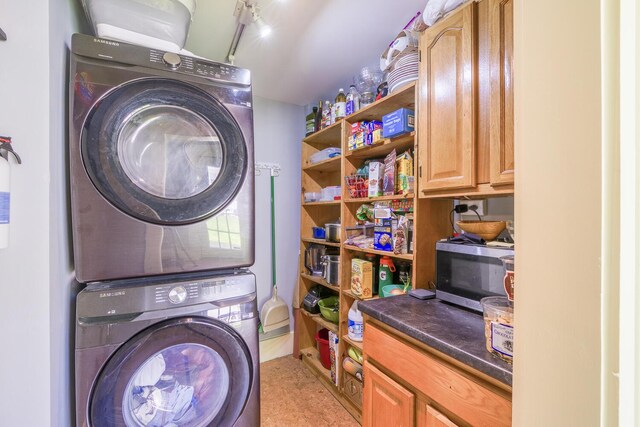 86 High St, Belfast, ME 04915 - laundry area with stacked washer and clothes dryer