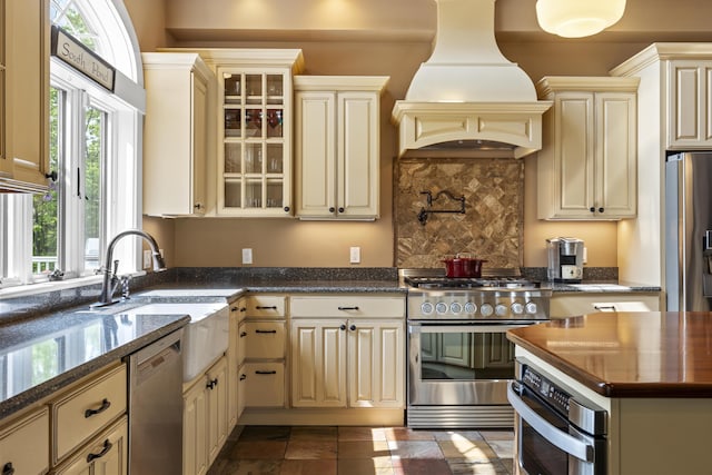 175 Acorn Dr, Greenwood, ME 04255