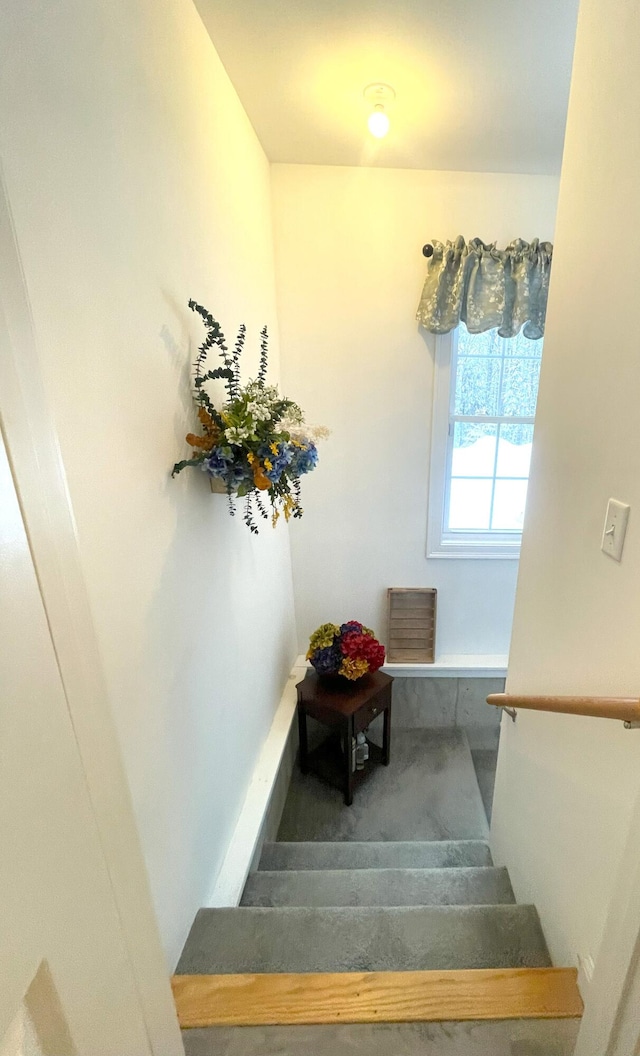 5 Willard Way, Raymond, ME 04071 - view of staircase