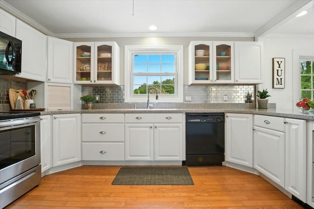 4 Hawthorne Pl, Lewiston, ME 04240 - kitchen featuring black appliances, crown molding, light wood-style flooring, white cabinetry, and recessed lighting