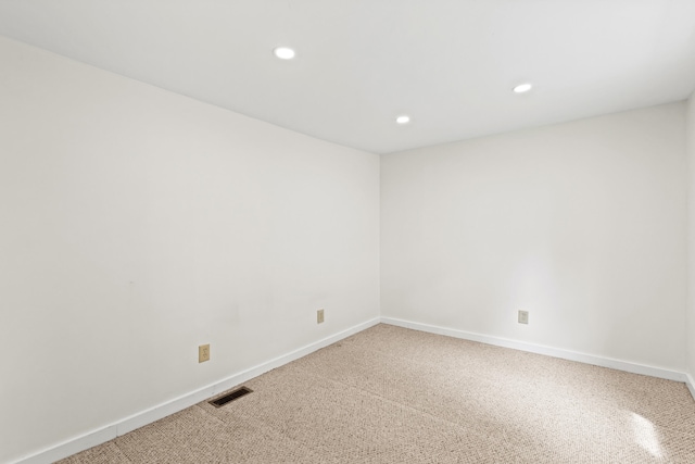 200 Main St, Freeport, ME 04032 - empty room with recessed lighting and light carpet
