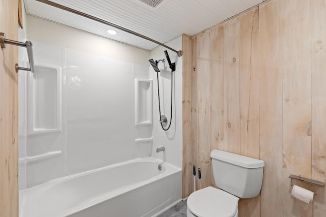 200 Main St, Freeport, ME 04032 - full bath featuring shower / washtub combination and toilet