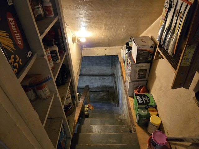 141 Sewall St, Augusta, ME 04330 - view of stairway
