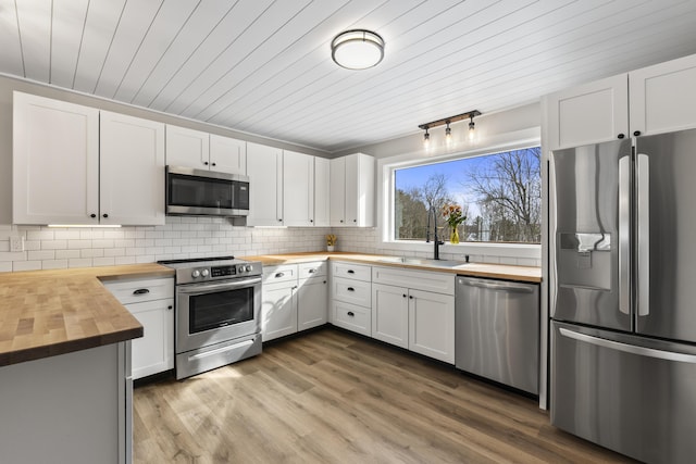 64 Old Pond Rd, Dexter, ME 04930