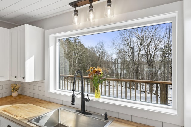 64 Old Pond Rd, Dexter, ME 04930