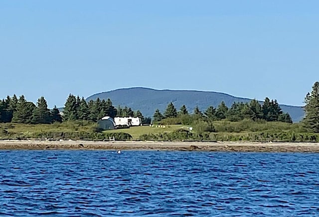 2 Bar Is, Tremont, ME 04612
