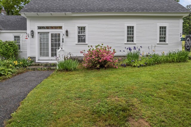 507 Ford Quint Rd, North Berwick, ME 03906 - rear view of property featuring a shingled roof and a lawn