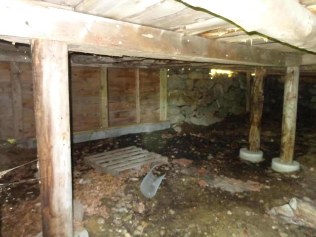 1089 Maplewood Rd, Newfield, ME 04095 - inside crawl space