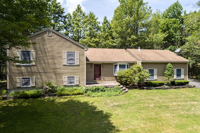 9 Kennebec Cir, Bath, ME 04530 - split level home featuring a front lawn