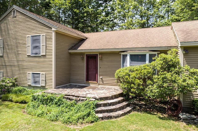 9 Kennebec Cir, Bath, ME 04530 - tri-level home with a shingled roof