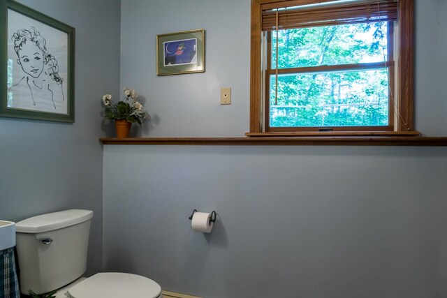 9 Kennebec Cir, Bath, ME 04530 - half bathroom featuring toilet