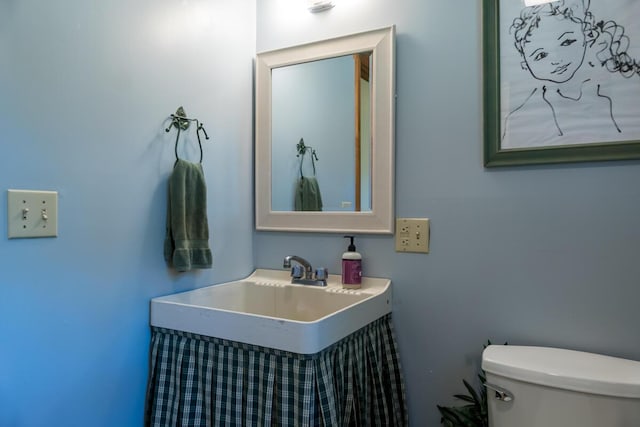 9 Kennebec Cir, Bath, ME 04530 - bathroom featuring toilet