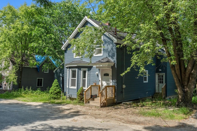 62 Seventh St, Auburn, ME 04210 - traditional home featuring entry steps