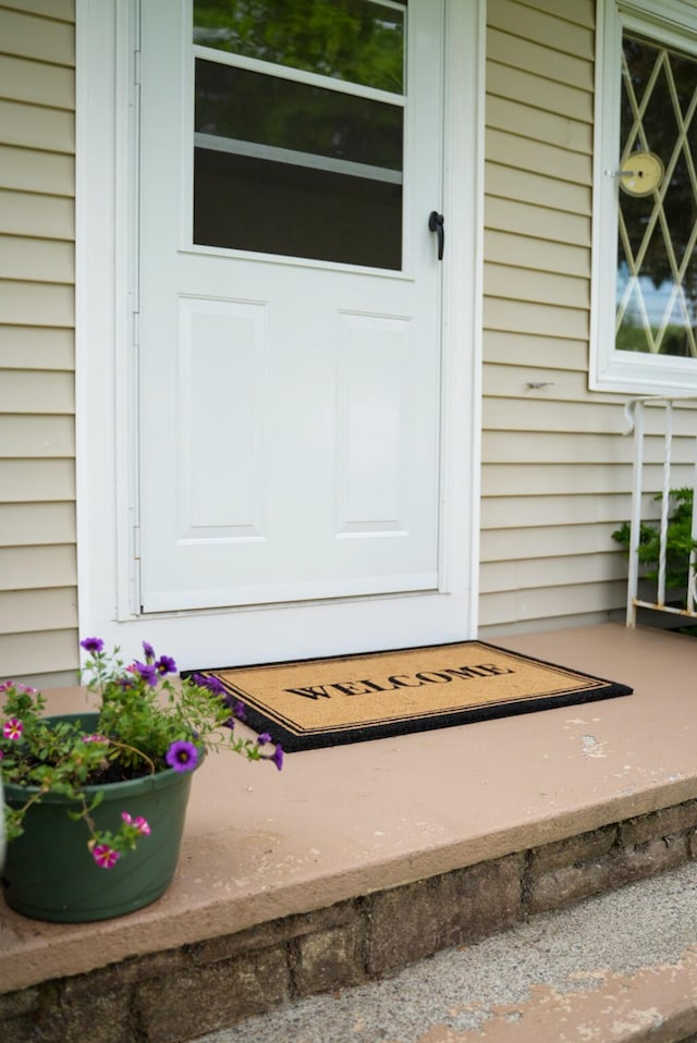 12 Davis Dr, Veazie, ME 04401 - entrance to property