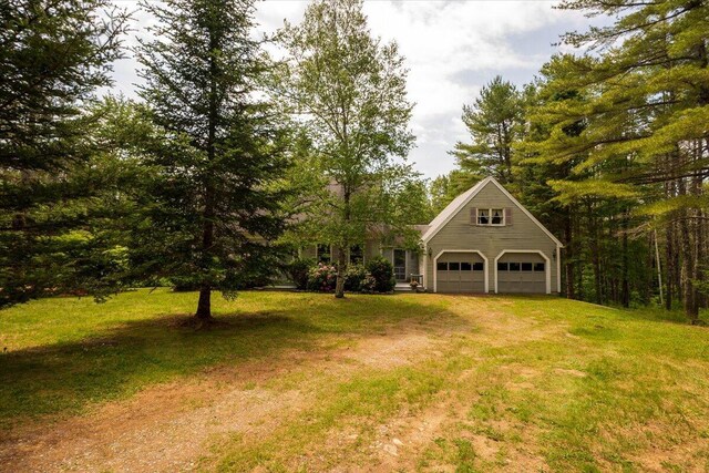 418 Buzzell Hill Rd, Hope, ME 04847 - view of front facade with driveway and a front yard