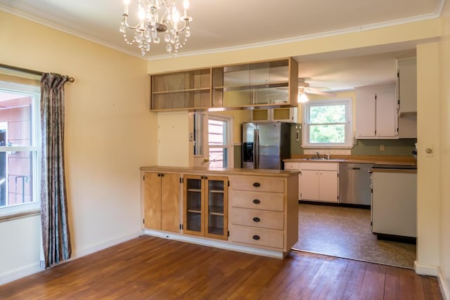 69 Garfield Rd, Auburn, ME 04210 - kitchen with appliances with stainless steel finishes, hardwood / wood-style flooring, a chandelier, a peninsula, and a ceiling fan