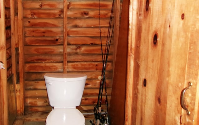 24 Paradise Dr, Monmouth, ME 04259 - bathroom featuring rustic walls