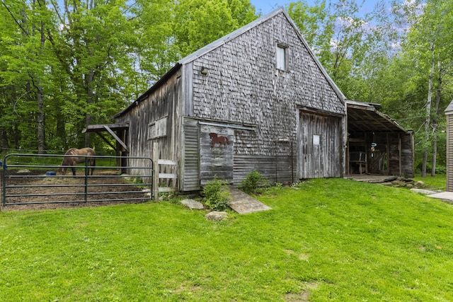 1548 Main St, Readfield, ME 04355 - view of barn with driveway