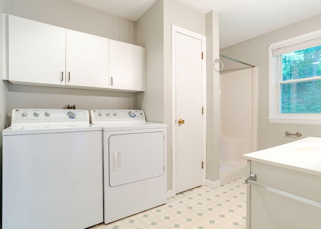 919 College St, Lewiston, ME 04240 - laundry area featuring washing machine and dryer and light floors