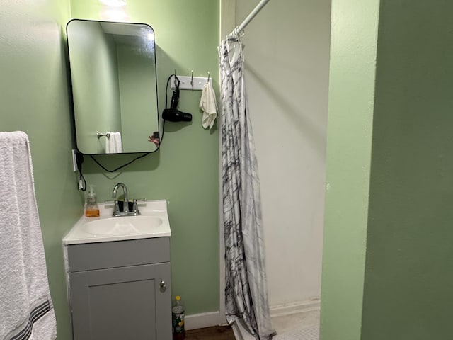 40 Elm St, Waterville, ME 04901 - full bath featuring vanity and a shower with curtain