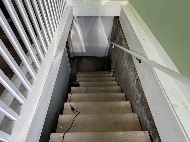 40 Elm St, Waterville, ME 04901 - view of staircase