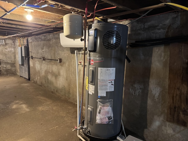 40 Elm St, Waterville, ME 04901 - utility room with water heater