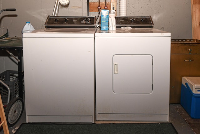 105 Highland Pines Rd, Bridgton, ME 04009 - laundry room with washing machine and dryer
