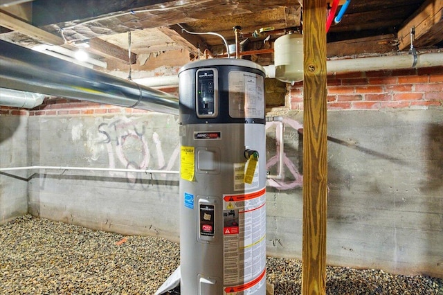 219 Lisbon St, Lisbon, ME 04250 - utilities featuring water heater