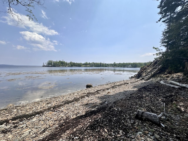 389 Main Rd, Islesboro, ME 04848