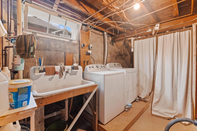 33 Maple St, Limerick, ME 04048 - laundry room featuring washer and dryer