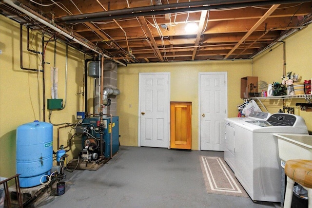 189 Old Chadbourne Rd, Lewiston, ME 04240 - below grade area with washing machine and dryer, a water pressure tank, and a heating unit