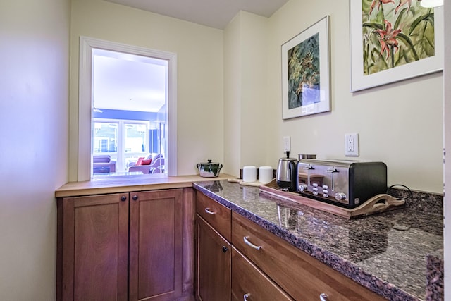 148 Breakwater Dr Unit 17, South Portland, ME 04106 - view of bar area